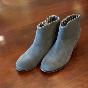 NWOT Tom’s suede booties. Size 9.5